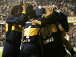 Jogadores do Boca Juniors comemoram o primeiro do em cima do Grmio