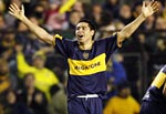 Riquelme festeja seu gol, que ampliou a vantagem do Boca sobre o Grmio em 2x0