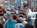 Policiais tiveram que intervir no tumulto em frente s bilhterias