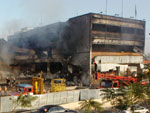 Nesta manh, os bombeiros conseguiram acessar parte do subsolo do prdio da TAM Express