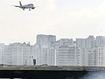 Avio da TAM chega ao aeroporto de Congonhas que, segundo a Associao Internacional de Pilotos de Linhas Areas, no segue os padres internacionais de segurana