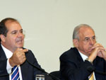 Presidente da CPI da Crise Area no Senado, Tio Vianna, abre a sesso em que Jobim fez esclarecimentos a respeito da situao do sistema areo brasileiro 