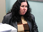 Janete Schneider ensina deficientes visuais a manusear o computador