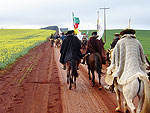 Cavalgada cruza os campos entre So Luiz Gonzaga e So Miguel 