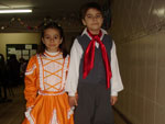 Lucas, 7 anos, e Maria, 7 anos, depois da apresentao do CTG Negrinho do Pastoreio, Escola Estadual Gomes Carneiro