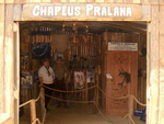 O galpo da Pralana, no acampamento Farroupilha, conta a histria dos chapus dos gachos 