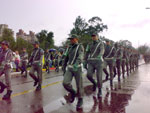O desfile cvico-militar abriu as comemoraes quando j eram quase 9h