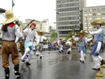 Caxias do Sul - dana tradicionalista, que lana mo de faces, movimenta desfile