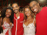 Simone, Ronaldinho, Gleice Simpatia e Raphael durante a final de samba-enredo da Viradouro 