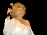 Depois do pblico assistir  trajetria da atriz de 81 anos, atravs de textos e imagens, ela foi convidada ao palco, onde falou do orgulho de participar da histria do teatro gacho