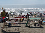 Veranistas foram cedo para a praia aproveitar o ltimo dia de 2007