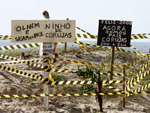 Muitas pessoas vaiaram e saram da praia depois que o cancelamento foi confirmado