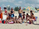 Famlia reunida na praia de Torres