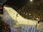 A impressionante pista usou 26 toneladas de gelo