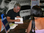 Nelson Motta na sessão de autógrafos do livro Vale Tudo - Som e a Fúria de Tim Maia