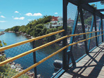 A ponte pnsil  um ponto referencial na Barra da Lagoa