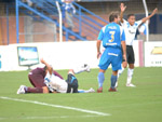 Cssio faz pnalti no lateral Paulo Srgio no primeiro tempo