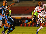 O tricolor gacho comeou bem o jogo. Mesmo jogando fora de casa, a equipe queria aproveitar os desfalques do So Paulo e parte para oa ataque