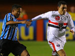 Depois do gol, o Grmio comeou a ter o domnio da partida e quase ampliou. O So Paulo tambm respondia e tentava um empate