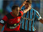 O Grmio marcou forte o Flamengo desde o incio, dando pouco espao aos visitantes