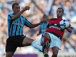 O Flamengo de Diego Tardelli apostou nos contra-ataques, mas os defensores do Grmio, como Eduardo Costa, neutralizaram bem as tentativas