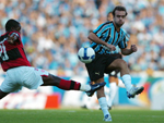 O Grmio de Roger mostrou superioridade no primeiro tempo, com as melhores chances de gol