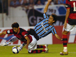 O Grmio de Rodrigo Mendes colocou duas bolas no travesso