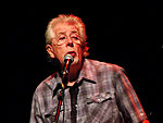 Aos 73 anos, John Mayall tem mais de 50 lbuns lanados