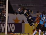 O zagueiro Leo abriu o placar no Olmpico 