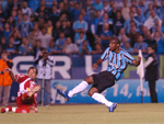 Perea chutou colocado na sada do goleiro Eduardo e marcou seu primeiro gol na competio