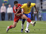 Brasil 3x2 Canad – Os canadenses encararam a partida com especial ateno. Fizeram treinos intensivos durante a semana e prometeram partir para cima. Mas o Brasil comeou o jogo dando a impresso de que venceria facilmente.