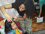 Deby Marques e Vitria da Rosa no making of do episdio Ana da srie Primeira Gerao