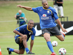 Adriano no deve comear o jogo com o Paraguai, no domingo