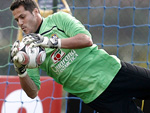 Goleiro Jlio Csar treinando defesas