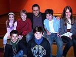 Rafael Figueiredo com parte do elenco infantil