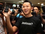 Em Hong Kong, o primeiro comprador do iPhone 3G