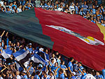 Torcida do Grmio com banceira gigante do Rio Grande do Sul
