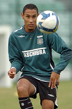 Fl&aacute;vio Neves