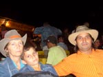 Minha esposa Marilene, meu filho Alex e eu (Pedro) na Festa do Peo de boiadeiro de Canarana, MT