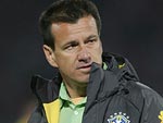 O tcnico Dunga durante a partida em que o Brasil venceu o Chile por 3 a 0