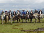 O Paulo Sandre de So Bento do Sul  enviou a foto de todos seus amigos posando para foto oficial da cavalgada da preslha da amizade