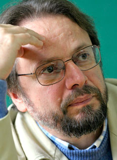 Escritor catarinense Cristov�o Tezza faz votos para que a quest�o seja resolvida do melhor modo&nbsp;-&nbsp;Divulga��o
