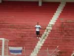 Um nico torcedor do Universidad Catlica compareceu ao Beira-Rio 