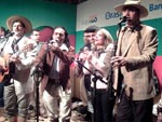 Betha Teixeira canta com Ernesto e Elton