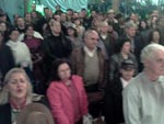 Pblico cantando o Hino Riograndense