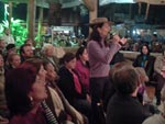 Tet Carvalho canta com o pblico