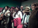 Equipe Rdio Rural cantando o Hino Riograndense