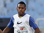 Com a suspenso de Adriano, J deve ser o novo companheiro de Robinho (meio) no ataque da seleo