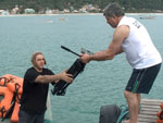 Equipe embarcando para filmagens na Ilha do Campeche/SC