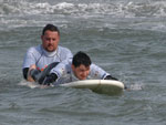 Apresentao de surfistas cegos surpreendeu o pblico que acompanhou o terceiro dia da etapa brasileira do WCT